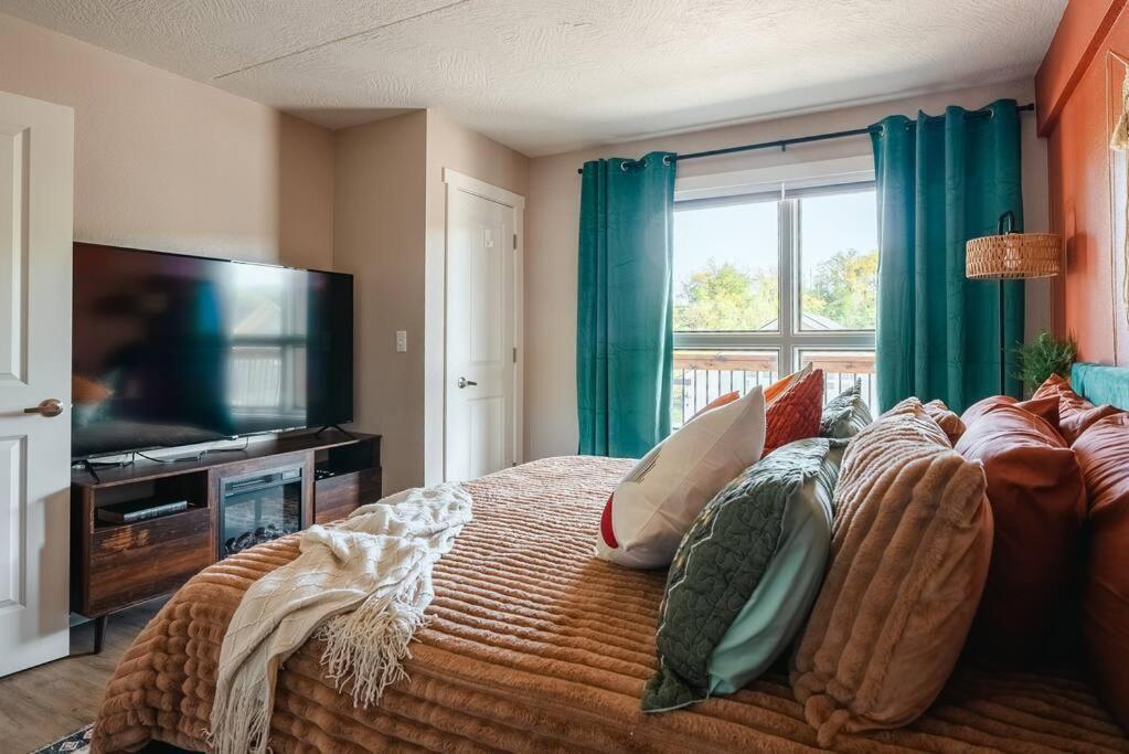 Pet Friendly Boho Condo With Pool--Fitness Center--Next To The Branson Landing--Close To Convention Center And Kanakuk Exterior photo