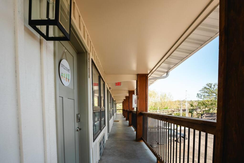 Pet Friendly Boho Condo With Pool--Fitness Center--Next To The Branson Landing--Close To Convention Center And Kanakuk Exterior photo